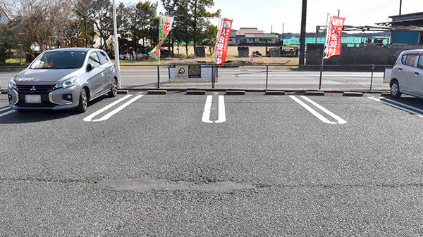 ヤックスドラッグ　上茂原薬局の駐車場