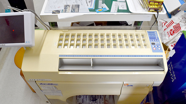 ヤックスドラッグ　芝山薬局の調剤器具
