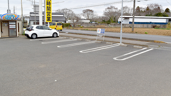 ヤックスドラッグ　芝山薬局の駐車場