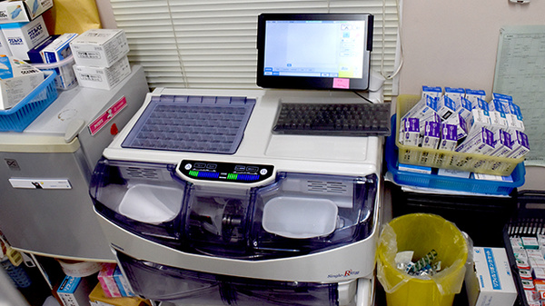 ヤックスドラッグ　野栄薬局の調剤器具