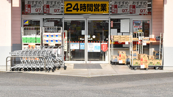 ヤックスドラッグ　東庄薬局の入口