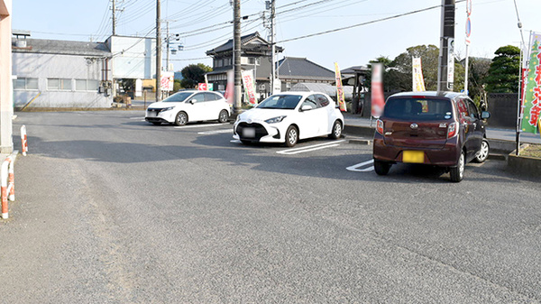 ヤックスドラッグ　東庄薬局の駐車場