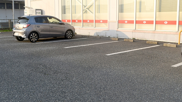 ヤックスドラッグ　佐原薬局の駐車場
