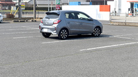 ヤックスドラッグ　神崎薬局の駐車場