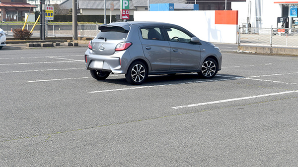 ヤックスドラッグ　神崎薬局の駐車場