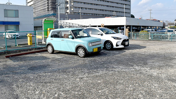 ヤックスドラッグ　成田飯田町薬局の駐車場