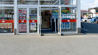 ヤックスドラッグ　三里塚薬局の入口