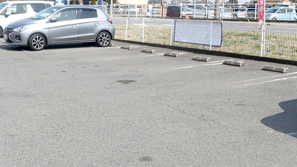 ヤックスドラッグ　下総薬局の駐車場