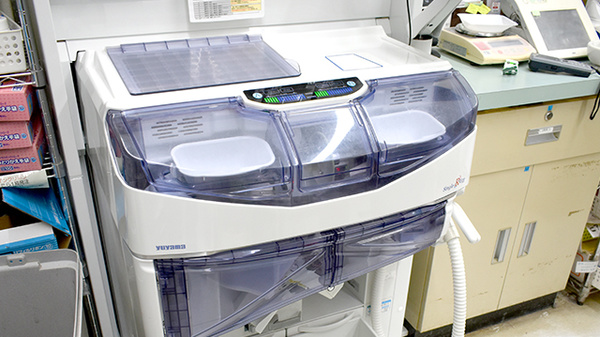 ヤックスドラッグ　富里薬局の調剤器具
