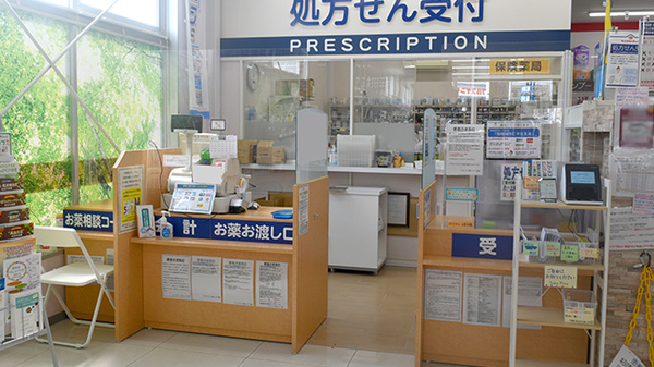 ヤックスドラッグ　富里インター薬局の受付/カウンター