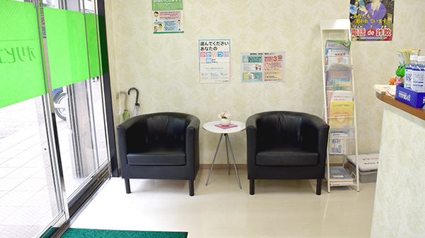 オリビエ薬局　本町店の待合スペース