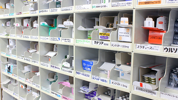 ことぶき薬局　一之江店の薬棚