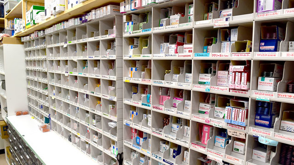 ことぶき薬局　本川越店の薬棚