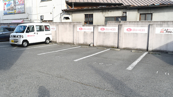 ポニー薬局の駐車場