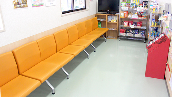 ファースト薬局　元吉田店の待合スペース