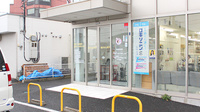ひまわり調剤薬局の入口