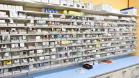 杏林堂薬局　高丘東店の薬棚