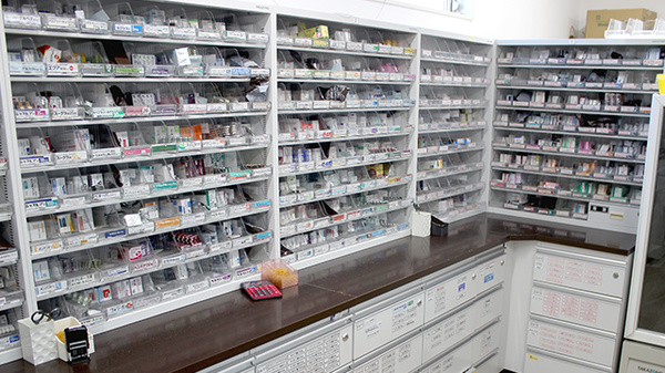 古川調剤薬局宮崎店の薬棚