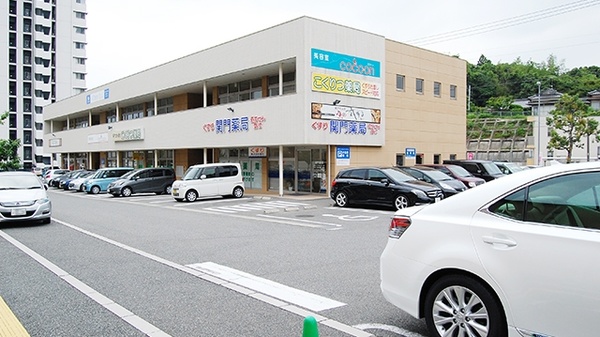 関門薬局の駐車場