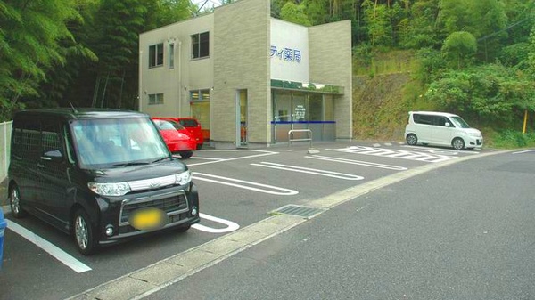 美祢シティ薬局の駐車場