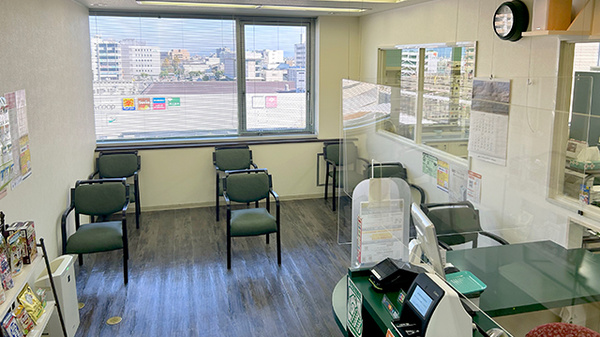 福神調剤薬局　佐賀駅前店の待合スペース