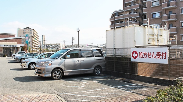 福神調剤薬局　拾六町店の駐車場