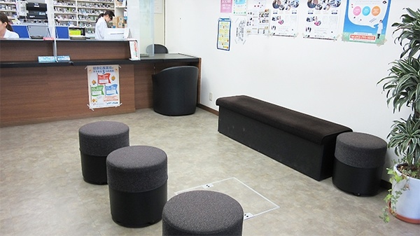 福神調剤薬局　天神南店の待合スペース