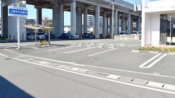 上熊本中央薬局の駐車場