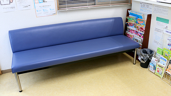 アイリス薬局の待合スペース