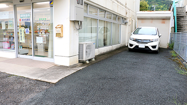 あかね薬局の駐車場