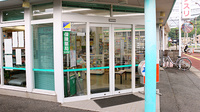 コスモ薬局の入口
