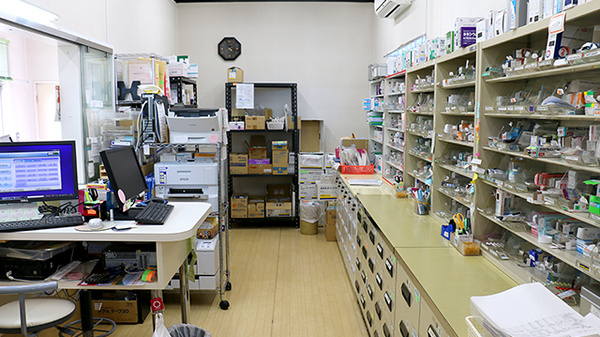 新生薬局の調剤室