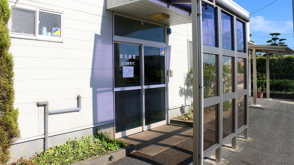 新生薬局の入口