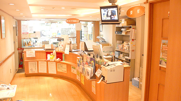 日生薬局　広尾店の受付/カウンター