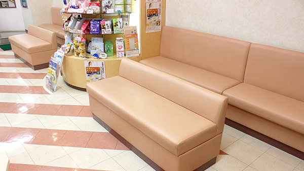 日生薬局　虎ノ門店の待合スペース