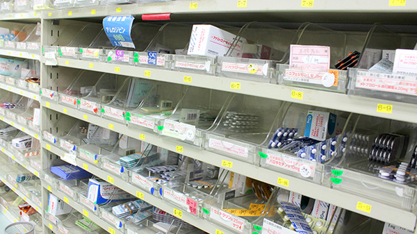 日生薬局　虎ノ門2号店の薬棚