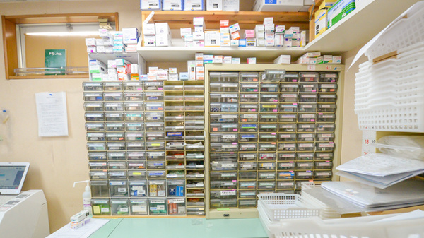 トーカイ薬局　多治見店の薬棚