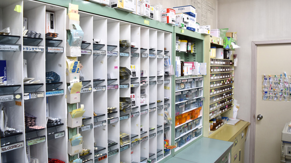 大晃調剤薬局　有限会社の薬棚