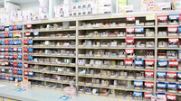 日生薬局　五反田店の薬棚