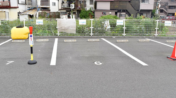 相武台いずみ薬局の駐車場