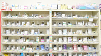 トモエ薬局の薬棚