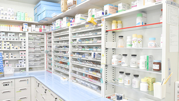 トモエ薬局　東豊中店の薬棚