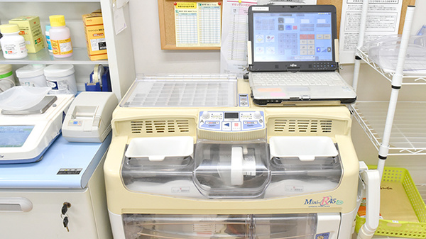 イルカ薬局　富田店の調剤器具