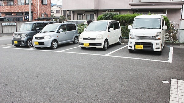 薬局タカサ　清見台店の駐車場
