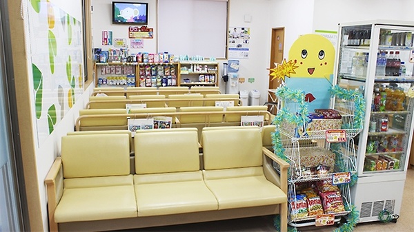 薬局タカサ　清見台店の待合スペース
