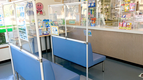薬局タカサ　君津店の待合スペース