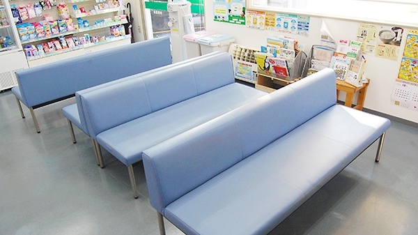 薬局タカサ　畑沢店の待合スペース