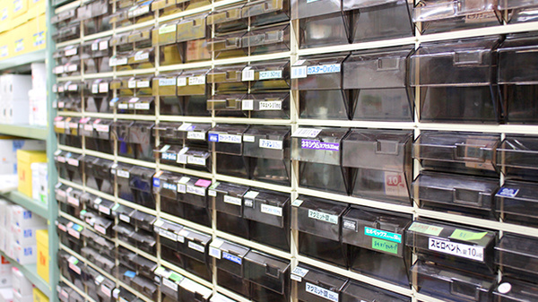 薬局タカサ　袖ヶ浦店の薬棚