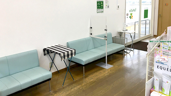 薬局タカサ　袖ヶ浦店の待合スペース