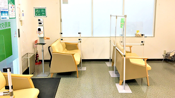 薬局タカサ　南清見台店の待合スペース